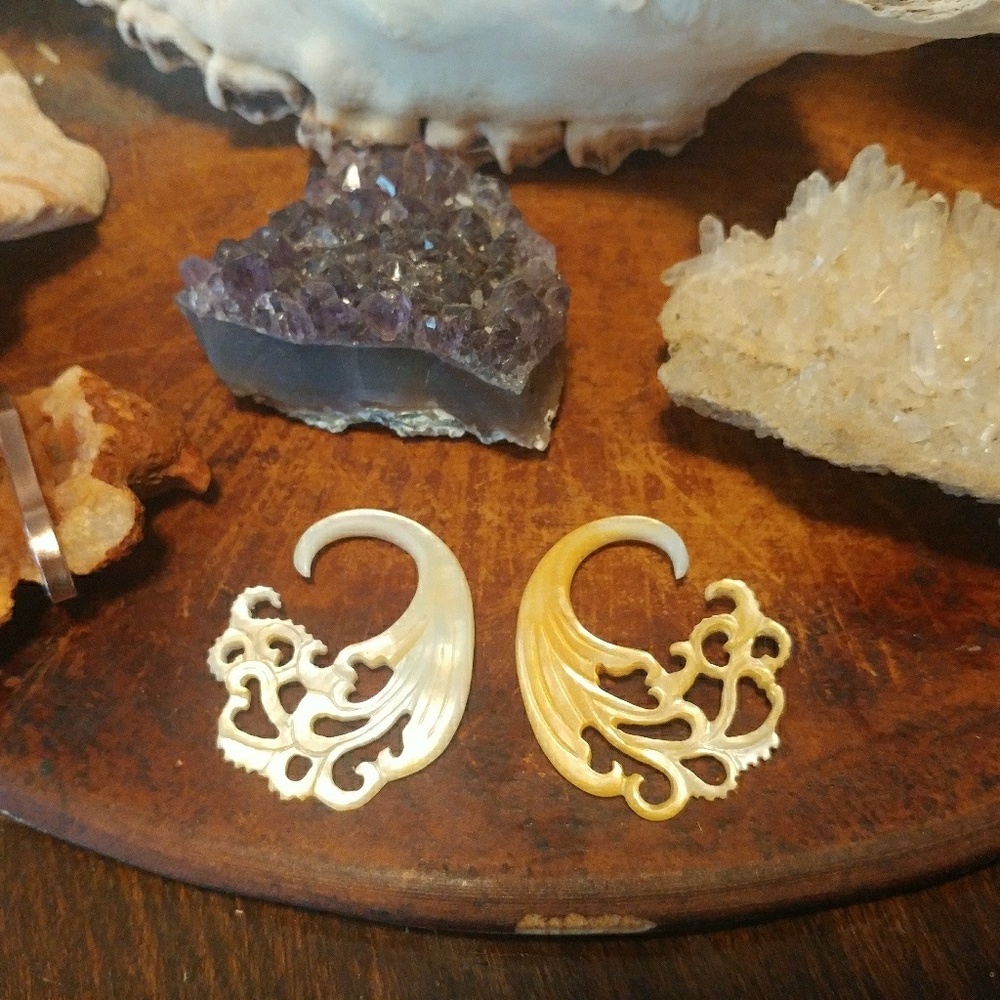 Organic Mother of pearl hanging plug 6g